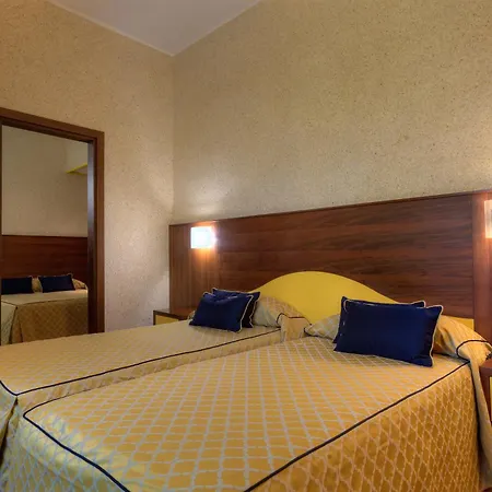 摩德纳中央公园酒店 4*