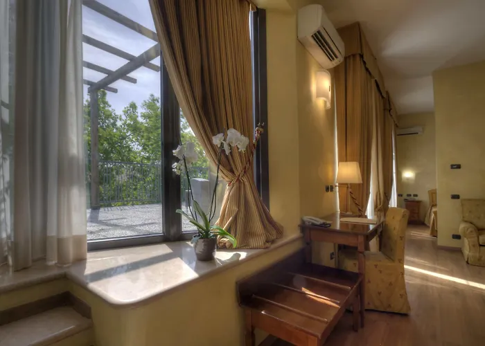 摩德纳中央公园酒店 酒店